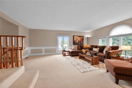 736 Templemead Drive, Hamilton, ON - Indoor Photo Showing Living Room