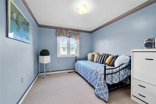 736 Templemead Drive, Hamilton, ON - Indoor Photo Showing Bedroom