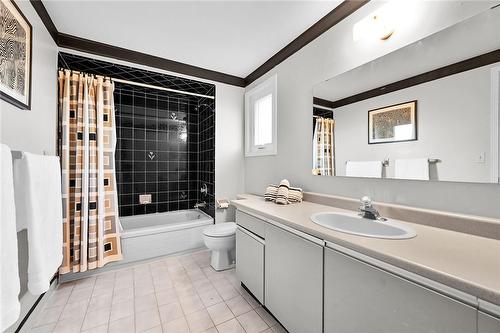 736 Templemead Drive, Hamilton, ON - Indoor Photo Showing Bathroom