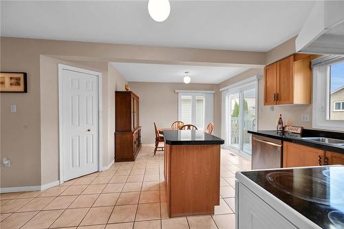 736 Templemead Drive, Hamilton, ON - Indoor Photo Showing Kitchen