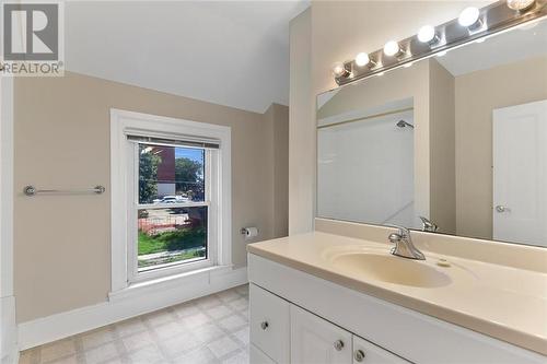 22 James Street E, Brockville, ON - Indoor Photo Showing Bathroom