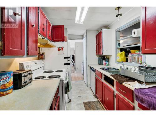 6896 Watson  E Drive, Kamloops, BC - Indoor Photo Showing Kitchen With Double Sink