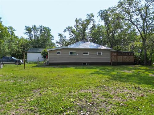 336 Veterans-Assinaboine Street W, Oak Lake, MB - Outdoor With Backyard