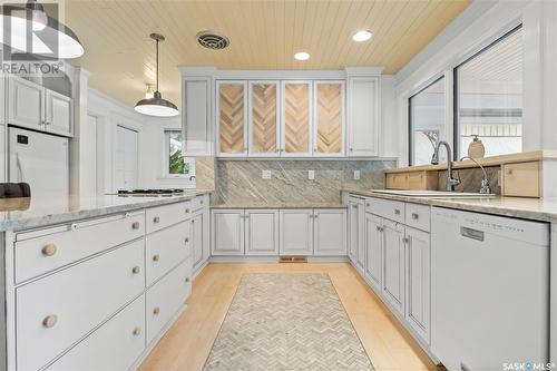 47 Empress Drive, Regina, SK - Indoor Photo Showing Kitchen