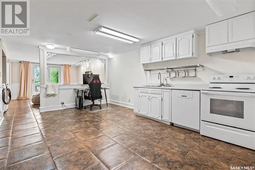 47 Empress Drive, Regina, SK - Indoor Photo Showing Kitchen