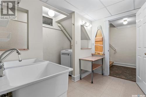 47 Empress Drive, Regina, SK - Indoor Photo Showing Laundry Room