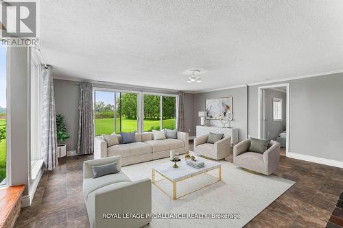 31 Dorthy Drive, Quinte West, ON - Indoor Photo Showing Living Room