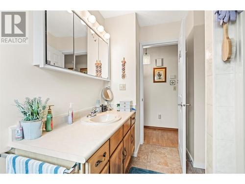 5620 South Vernon Bay, Vernon, BC - Indoor Photo Showing Bathroom