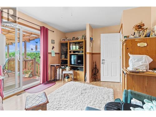 5620 South Vernon Bay, Vernon, BC - Indoor