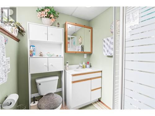 5620 South Vernon Bay, Vernon, BC - Indoor Photo Showing Bathroom