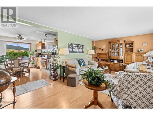 5620 South Vernon Bay, Vernon, BC - Indoor Photo Showing Living Room