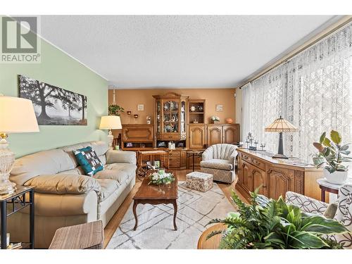 5620 South Vernon Bay, Vernon, BC - Indoor Photo Showing Living Room