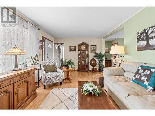 5620 South Vernon Bay, Vernon, BC - Indoor Photo Showing Living Room