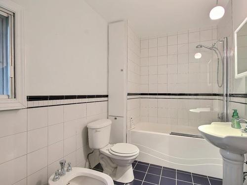 Salle de lavage - 5248 Rue Clark, Montréal (Le Plateau-Mont-Royal), QC 