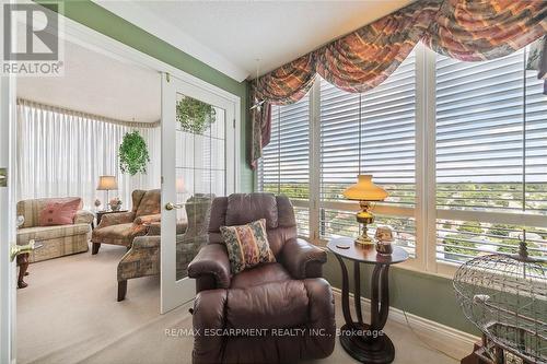 1601 - 26 Hanover Road, Brampton, ON - Indoor Photo Showing Living Room