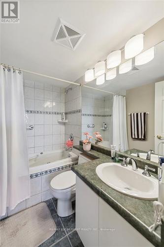 1601 - 26 Hanover Road, Brampton, ON - Indoor Photo Showing Bathroom