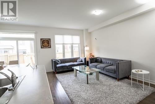 118 Ogston Crescent, Whitby, ON - Indoor Photo Showing Living Room