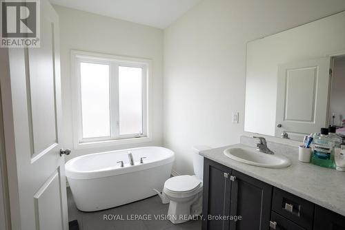 118 Ogston Crescent, Whitby, ON - Indoor Photo Showing Bathroom