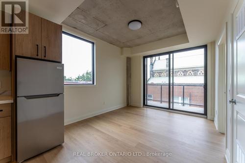 505 - 11 Robert Street, Hamilton (Beasley), ON - Indoor Photo Showing Kitchen