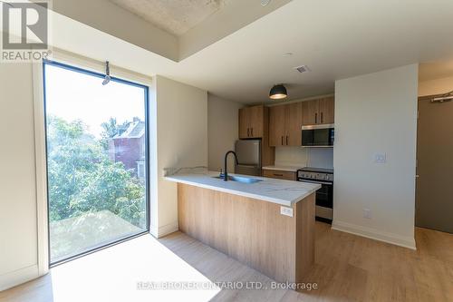 506 - 11 Robert Street, Hamilton (Beasley), ON - Indoor Photo Showing Kitchen