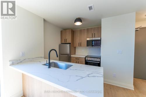 506 - 11 Robert Street, Hamilton (Beasley), ON - Indoor Photo Showing Kitchen