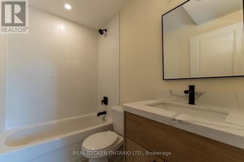 506 - 11 Robert Street, Hamilton (Beasley), ON - Indoor Photo Showing Bathroom