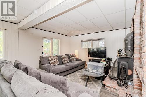 6 Darling Drive, Muskoka Lakes, ON - Indoor Photo Showing Living Room