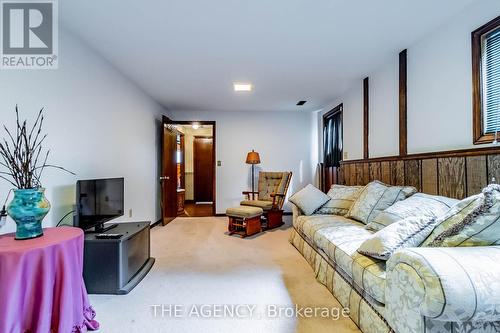 48 Robert Street, Welland, ON - Indoor Photo Showing Living Room