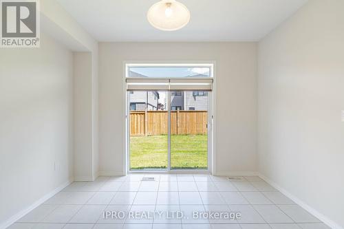 14 Whithorn Crescent W, Haldimand, ON - Indoor Photo Showing Other Room