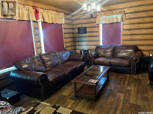 108 Halpenny Street, Viscount, SK - Indoor Photo Showing Living Room