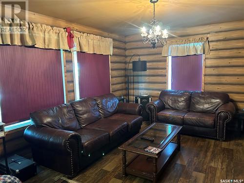 108 Halpenny Street, Viscount, SK - Indoor Photo Showing Living Room