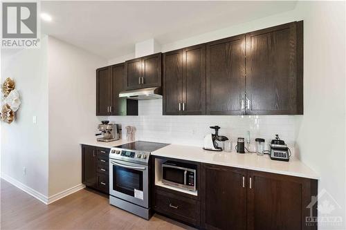 501 Paakanaak Avenue, Ottawa, ON - Indoor Photo Showing Kitchen With Upgraded Kitchen