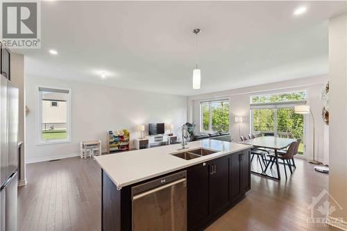 501 Paakanaak Avenue, Ottawa, ON - Indoor Photo Showing Kitchen With Double Sink