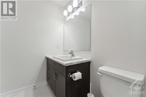 501 Paakanaak Avenue, Ottawa, ON - Indoor Photo Showing Bathroom