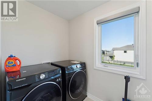 501 Paakanaak Avenue, Ottawa, ON - Indoor Photo Showing Laundry Room