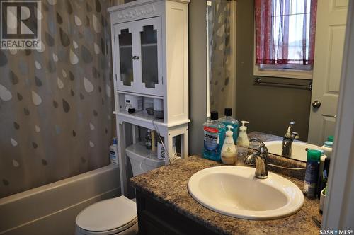 927 Hunter Road, Saskatoon, SK - Indoor Photo Showing Bathroom