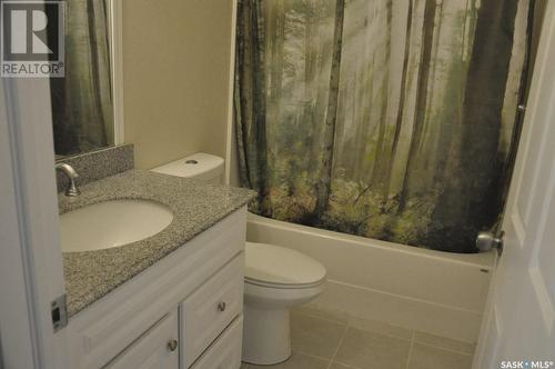 927 Hunter Road, Saskatoon, SK - Indoor Photo Showing Bathroom