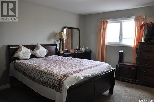 927 Hunter Road, Saskatoon, SK - Indoor Photo Showing Bedroom