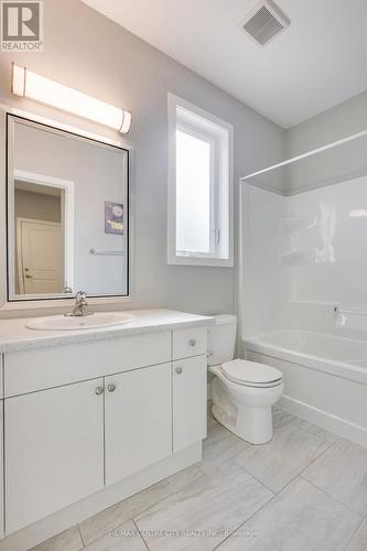 2284 Evans Boulevard, London, ON - Indoor Photo Showing Bathroom