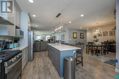 4777 Parkside Drive, Prince George, BC - Indoor Photo Showing Kitchen With Upgraded Kitchen