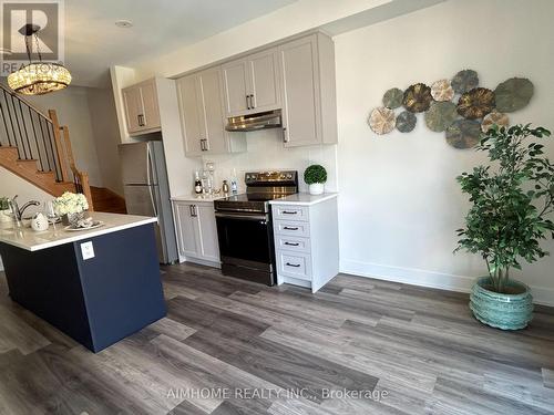 2 - 7 Phelps Lane, Richmond Hill, ON - Indoor Photo Showing Kitchen