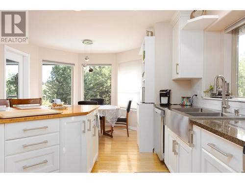 897 Westview Way, Kelowna, BC - Indoor Photo Showing Kitchen With Double Sink