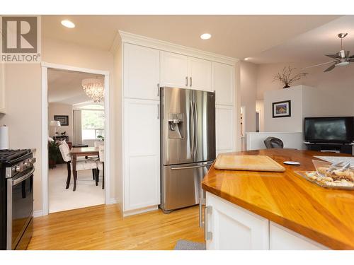 897 Westview Way, Kelowna, BC - Indoor Photo Showing Kitchen