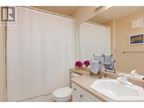 897 Westview Way, Kelowna, BC - Indoor Photo Showing Bathroom