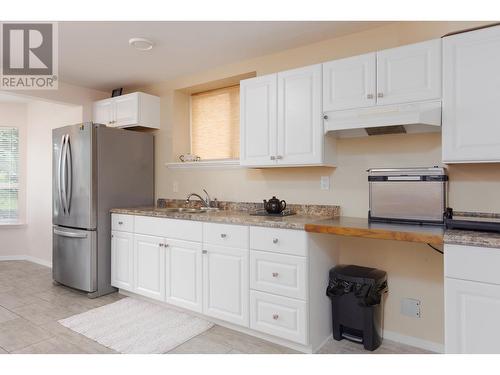 897 Westview Way, Kelowna, BC - Indoor Photo Showing Kitchen