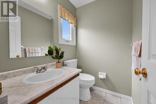 736 Templemead Drive, Hamilton (Templemead), ON - Indoor Photo Showing Bathroom