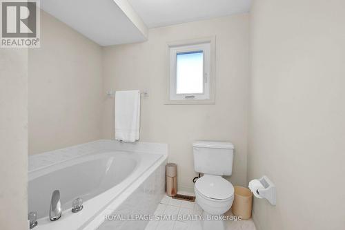 736 Templemead Drive, Hamilton (Templemead), ON - Indoor Photo Showing Bathroom