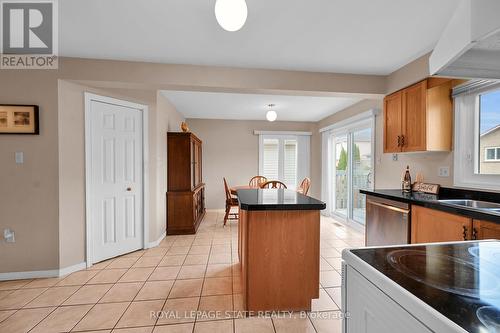 736 Templemead Drive, Hamilton (Templemead), ON - Indoor Photo Showing Kitchen