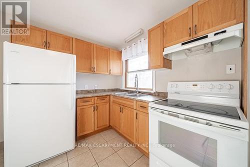 63 Deerhurst Road, Hamilton (Stoney Creek), ON - Indoor Photo Showing Kitchen With Double Sink