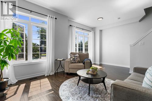 10 - 215 Dundas Street E, Hamilton (Waterdown), ON - Indoor Photo Showing Living Room